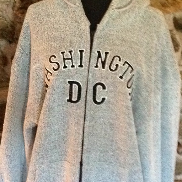 No politics, just a DC hoodie - Picture 2 of 5